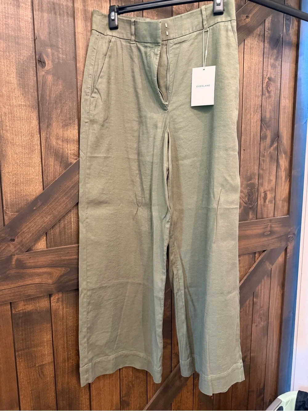 Everlane NWT Women’s Wide-Leg Pants in Olive Green. Linen and soft.